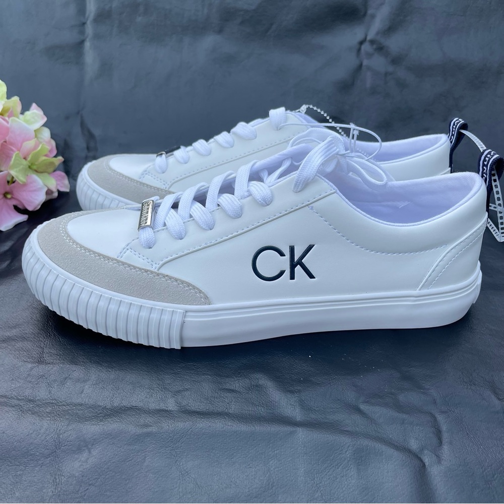 White sneakers Casual Shoes Womens Size US 10 M